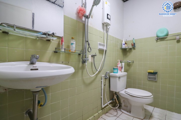 *****ทาวน์เฮ้าส์มือสองย่านกรุงเทพมหานคร ม.จิรัฐติกร7 เสนานิคม1 เนื้อที่ 17 ตร.ว. ฟังก์ชัน 2 ห้องนอน 2 ห้องน้ำ แถมฟรี! 1 เครื่องปรับอากาศ 1 เครื่องทำน้ำอุ่น บนทำเลเดินทางสะดวก เพียง 11 นาที ก็ถึงรถไฟฟ้าสายสีเขียว "สถานีม.เกษตรศาสตร์" ใกล้ทางด่วน "ฉลองรัช"